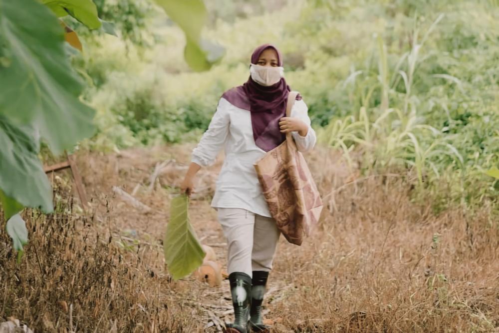 Semilir: Bisnis Fashion Ecoprint Kain Lantung Bermodal Rp500 Ribu