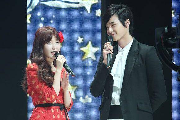 Lee Jong Suk dan IU (dok. SBS Inkigayo)