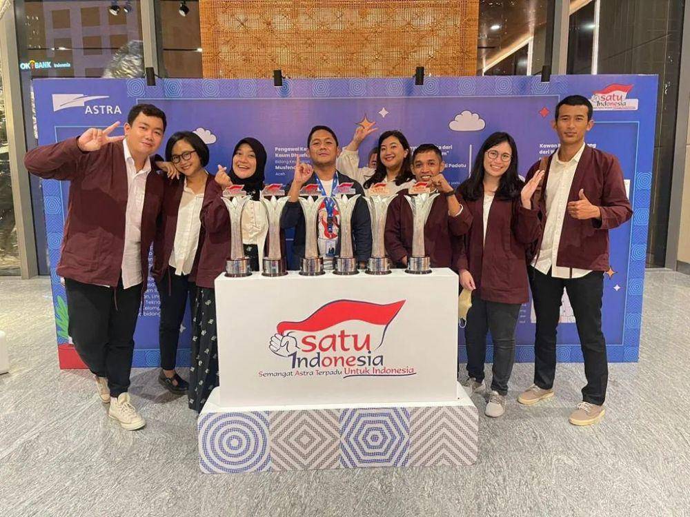 Alfira Oktaviani bersama penerima SATU Indonesia Award lainnya. (https://www.instagram.com/alfiraoktaviani)