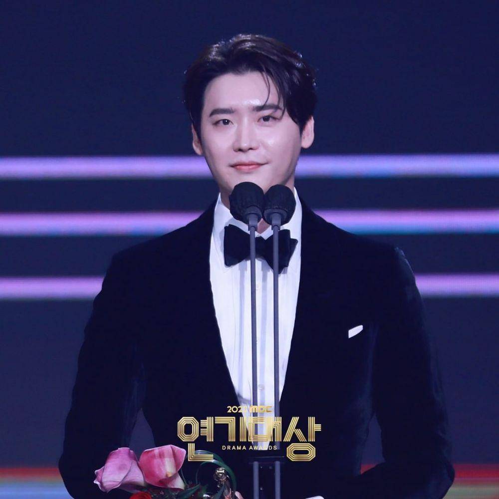 Lee Jong Suk raih piala Daesang di MBC Drama Awards 2022 (instagram.com/mbcdrama_now)