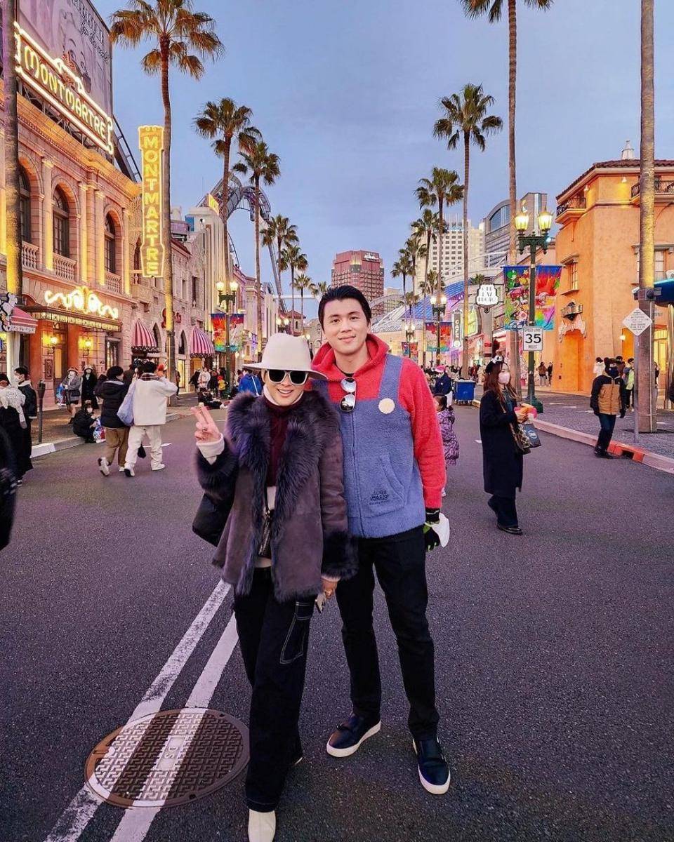 potret Syahrini dan Reino Barack di USJ (instagram.com/princessyahrini)