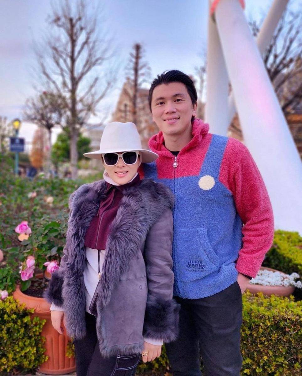 potret Syahrini dan Reino Barack di USJ (instagram.com/princessyahrini)