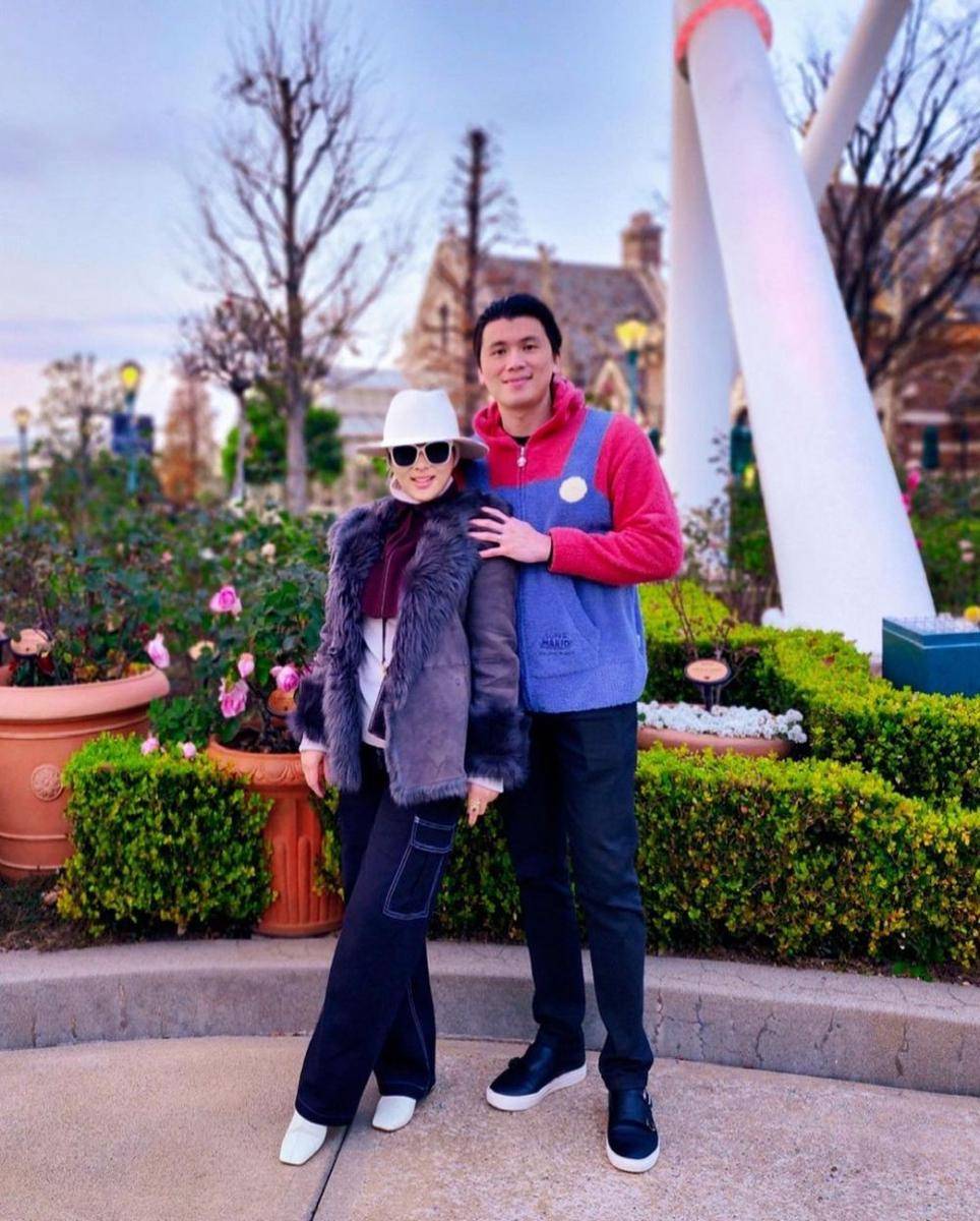 potret Syahrini dan Reino Barack di USJ (instagram.com/princessyahrini)