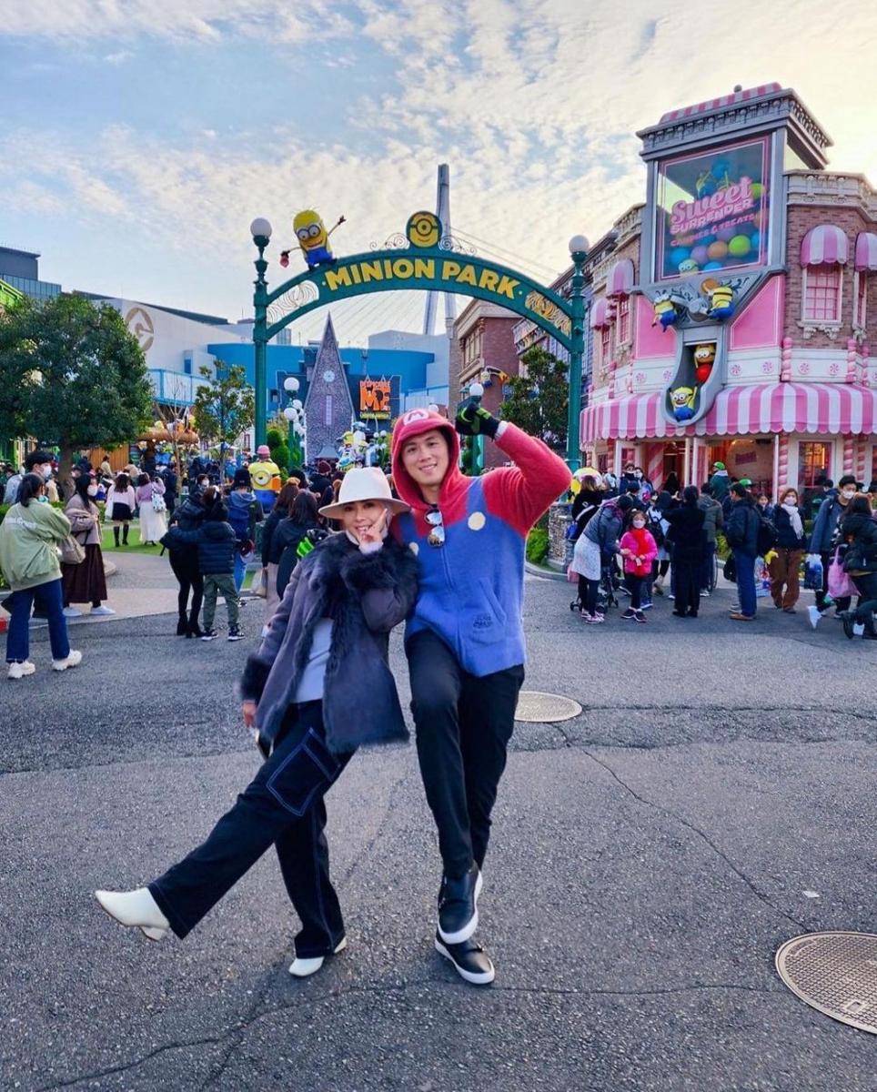 potret Syahrini dan Reino Barack di USJ (instagram.com/princessyahrini)