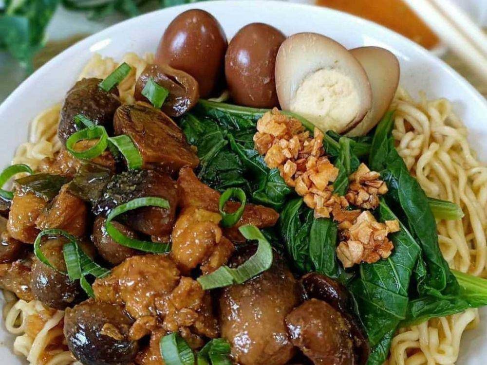 mie ayam jamur (instagram.com/kellys_kitchenn)