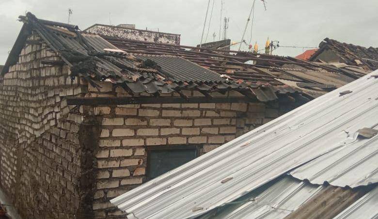 Cuaca ekstrem di Lamongan mengakibatkan puluhan rumah terendam banjir dan rusak tersapu angin . Dok Istimewa