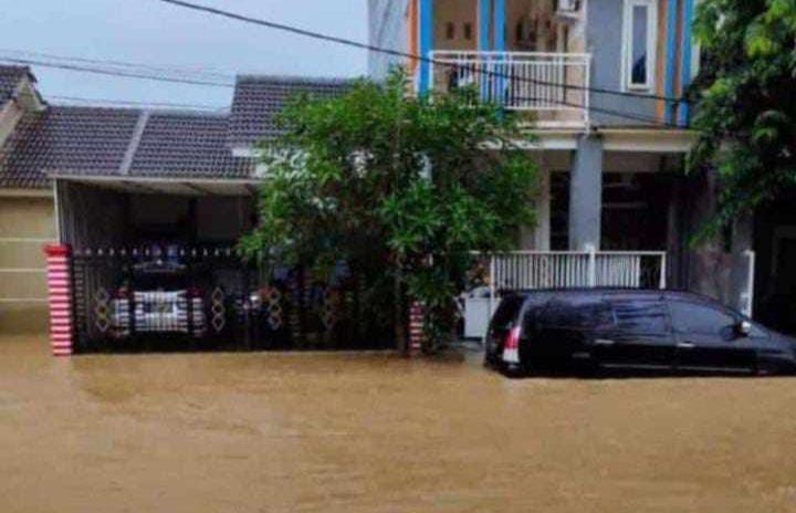 Banjir dan Angin Kencang Melanda Lamongan