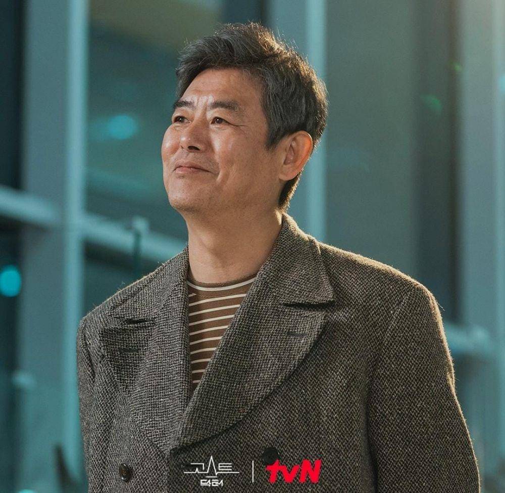 Sung Dong Il di drama Ghost Doctor (instagram.com/tvn_drama)