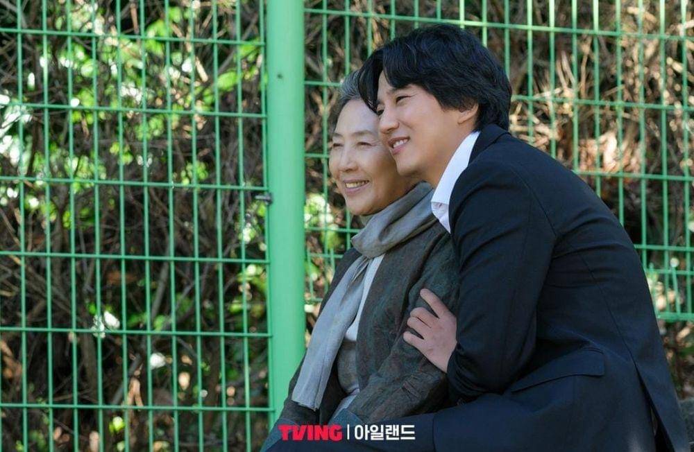 Ko Du Shim dan Kim Nam Gil di drama Island (instagram.com/tving.official)