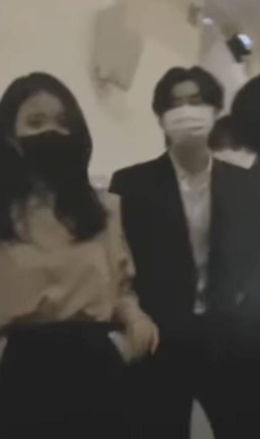 IU dan Lee Jong Suk (dok. Sports Kyunghyang)