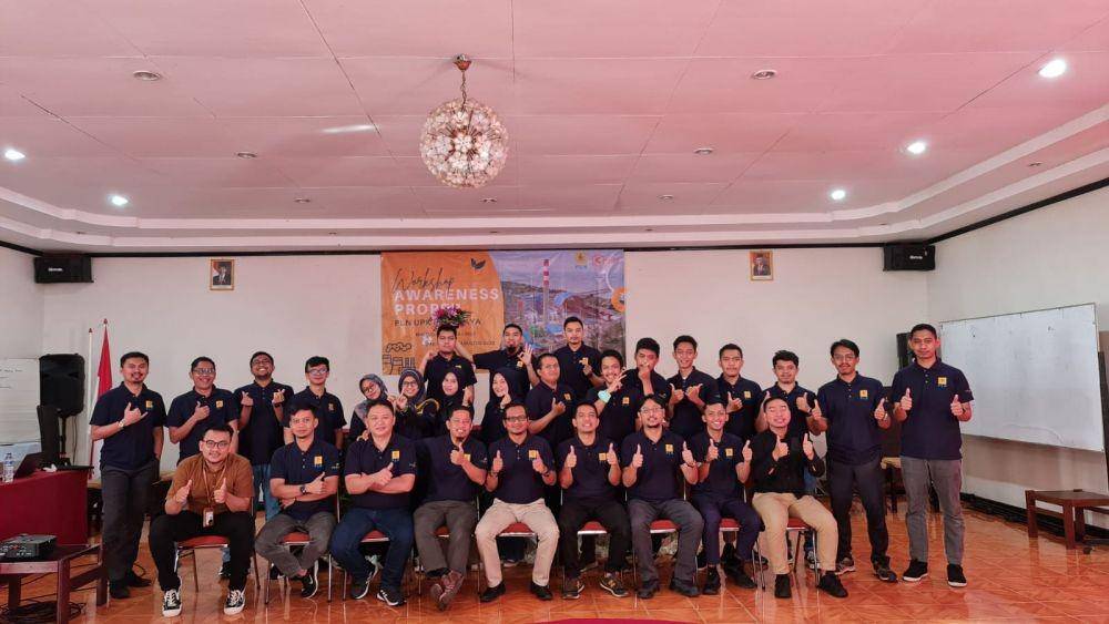 Para petugas PLN UPK Punagaya, PLTU pertama di Sulawesi yang diganjar Proper Hijau dari Kementerian Lingkungan Hidup dan Kehutanan. (Dok. PLN UPK Punagaya)