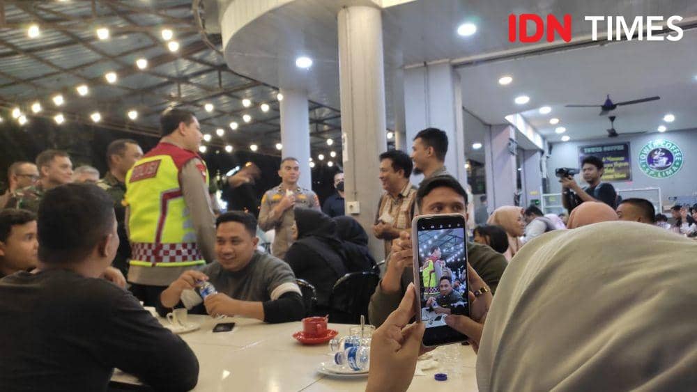 Kapolda Aceh, Irjen Pol Ahmad Haydar ketika menyapa warga Kota Banda Aceh. (IDN Times/Muhammad Saifullah)