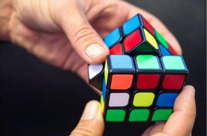 kubus rubik (instagram.com/bankugm_)