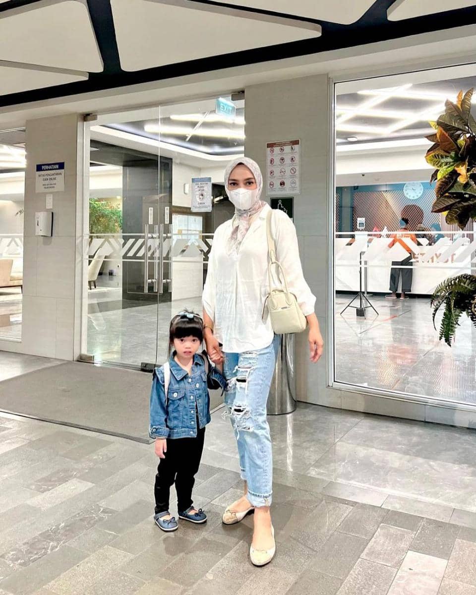 Yulita Masterchef dengan kemeja hitsnya (instagram.com/yulitamci5real)