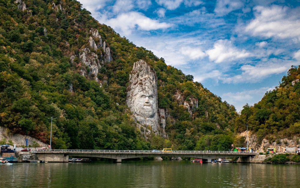 5 Tempat yang Mirip dengan Gunung Rushmore di Amerika Serikat