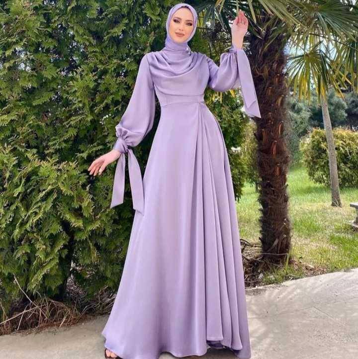 Ilustrasi gamis purple. (Instagram.com/@butikdeha)