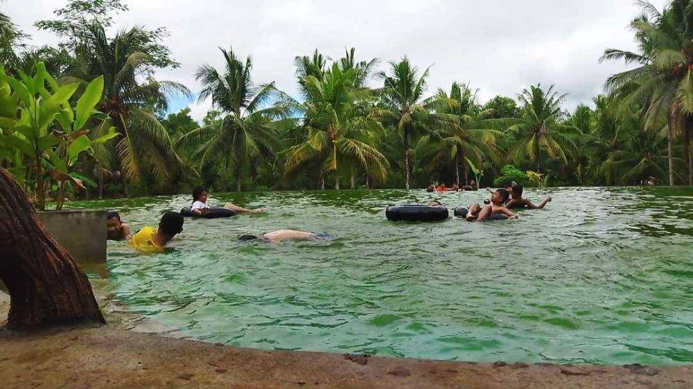Pengunjung berenang. (Dok.pribadi/Rangga)