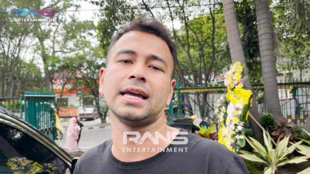 potret momen pemakaman nenek Raffi Ahmad (youtube.com/ransentertaiment)