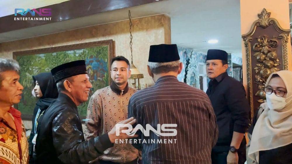 potret momen pemakaman nenek Raffi Ahmad (youtube.com/ransentertaiment)