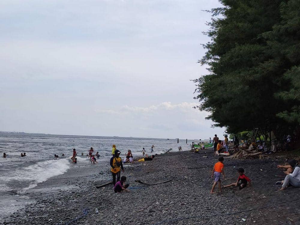 Wisatawan di Grand Watu Dodol Banyuwangi. (FOTO: IDN Times/ Agung Sedana)