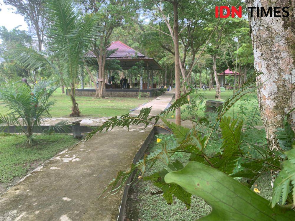 (Suasana kampung Selarai Indah Sekayu yang selalu ramai saat musim liburan) IDN Times/Yuliani