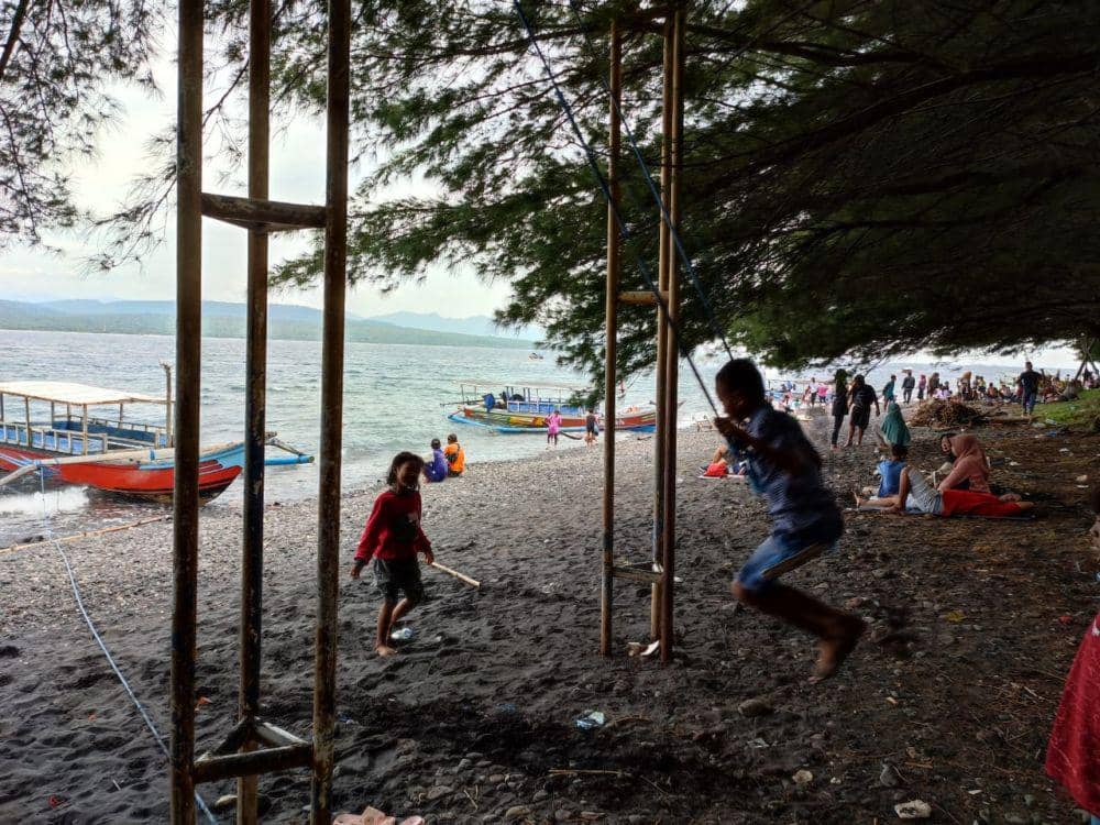 Wisatawan di Grand Watu Dodol Banyuwangi. (FOTO: IDN Times/ Agung Sedana)