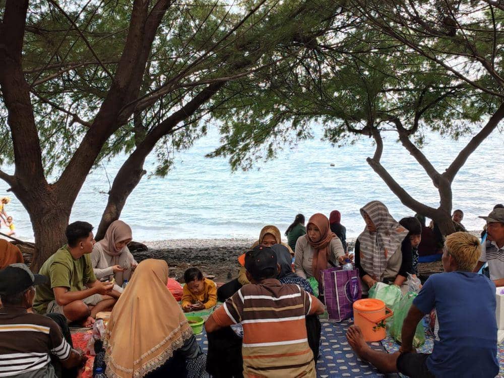 Wisatawan di Grand Watu Dodol Banyuwangi. (FOTO: IDN Times/ Agung Sedana)