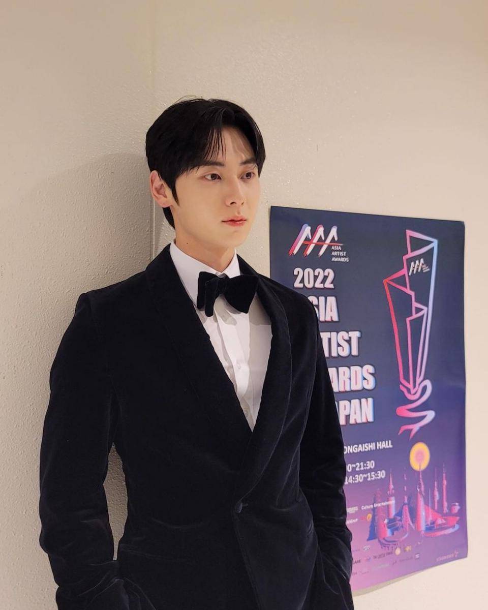 Hwang Minhyun (instagram.com/optimushwang)