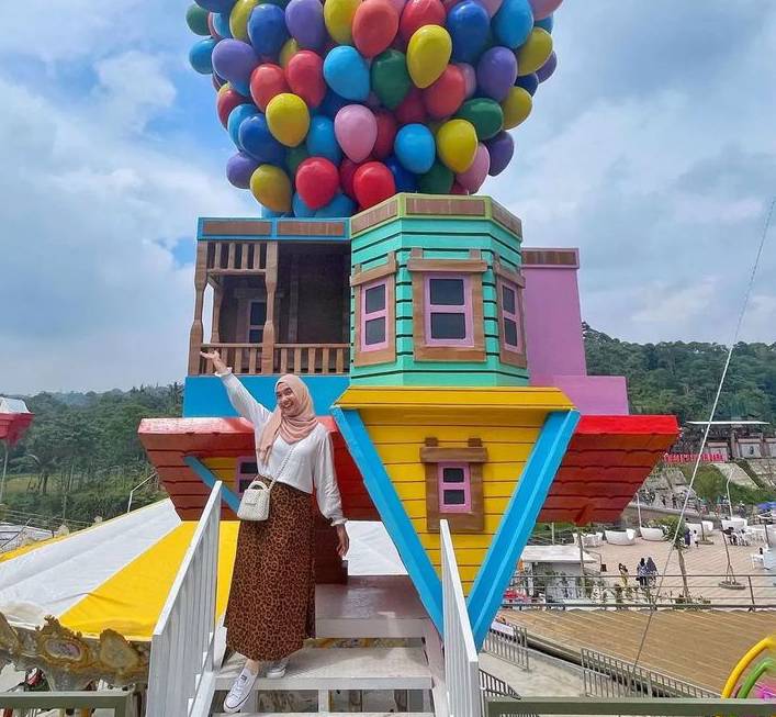 potret pengunjung yang sedang berfoto di Nicole's River Park Bogor (instagram.com/enjoybogor)