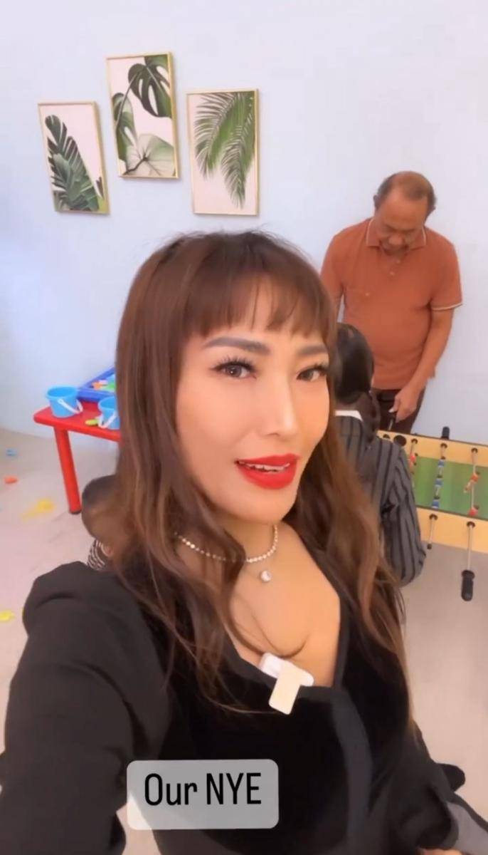 Tahun baru keluarga Ayu Dewi (Instagram.com/mrsayudewi/)