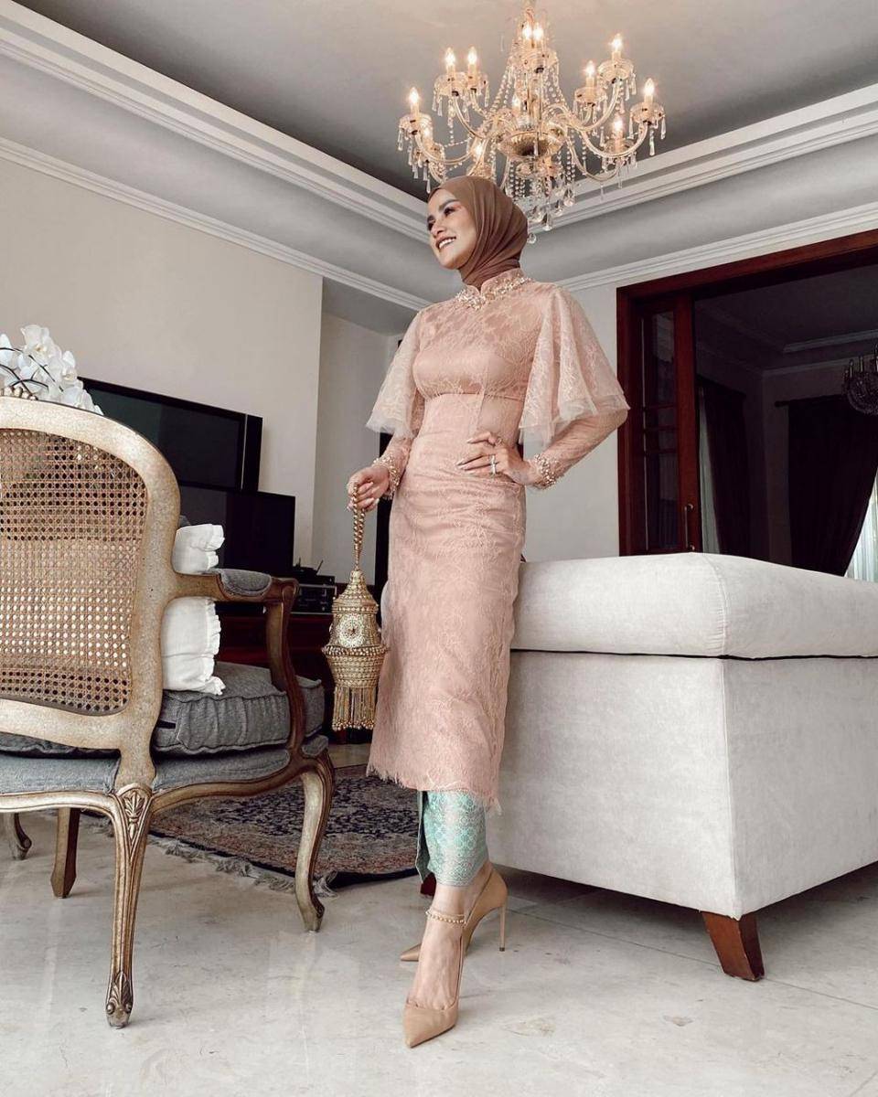 Kebaya hijab. (instagram.com/ollaramlan)