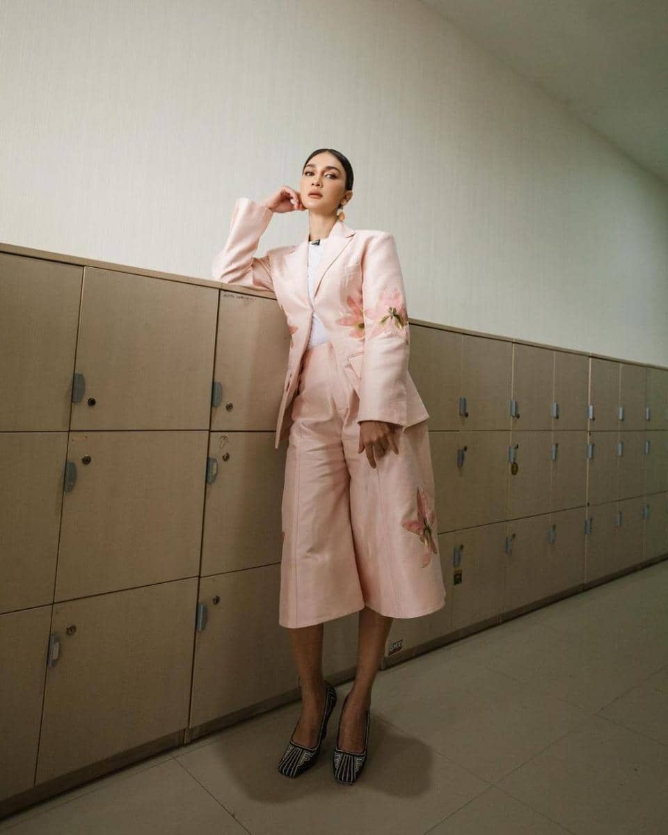 Luna Maya (instagram.com/lunamaya)
