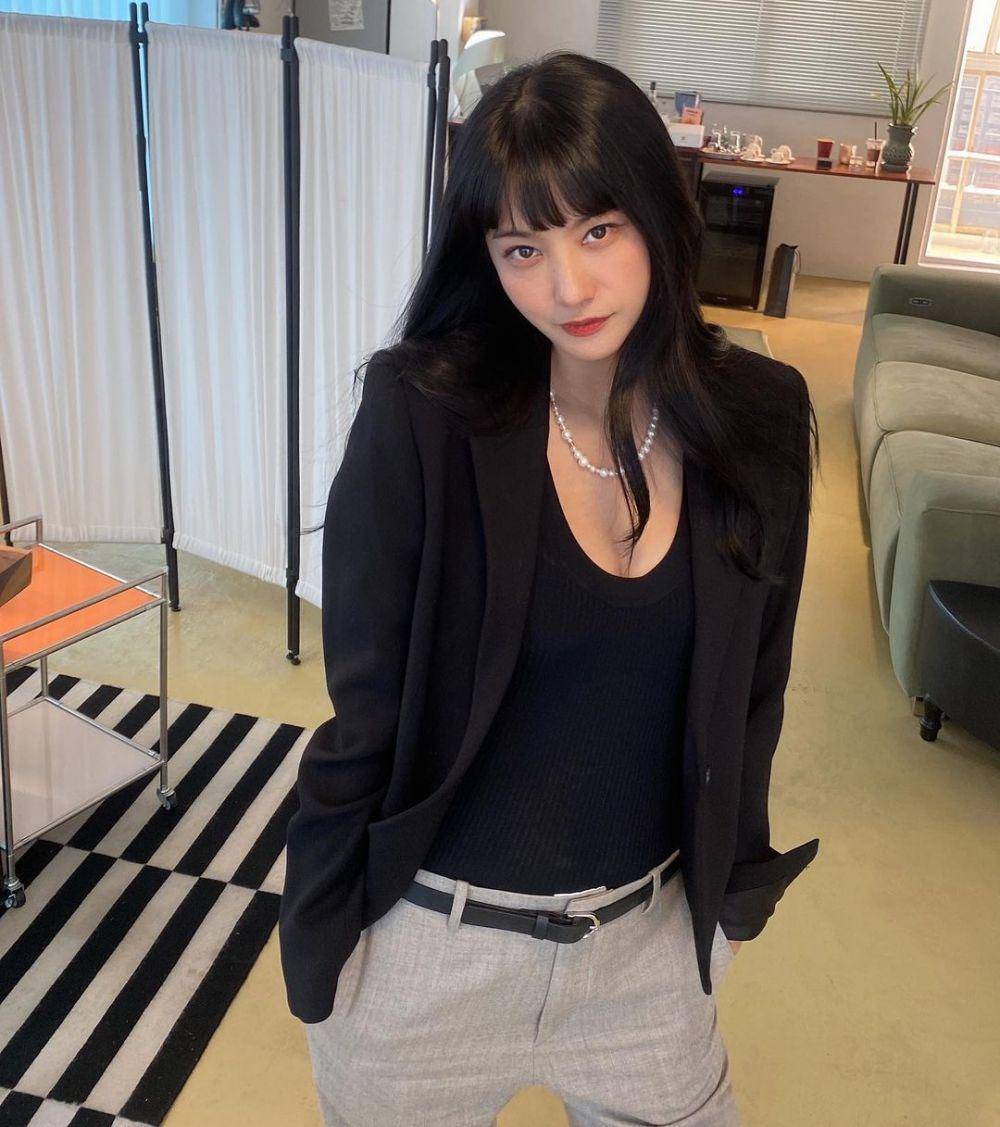 Yu In Young (instagram.com/country_min)