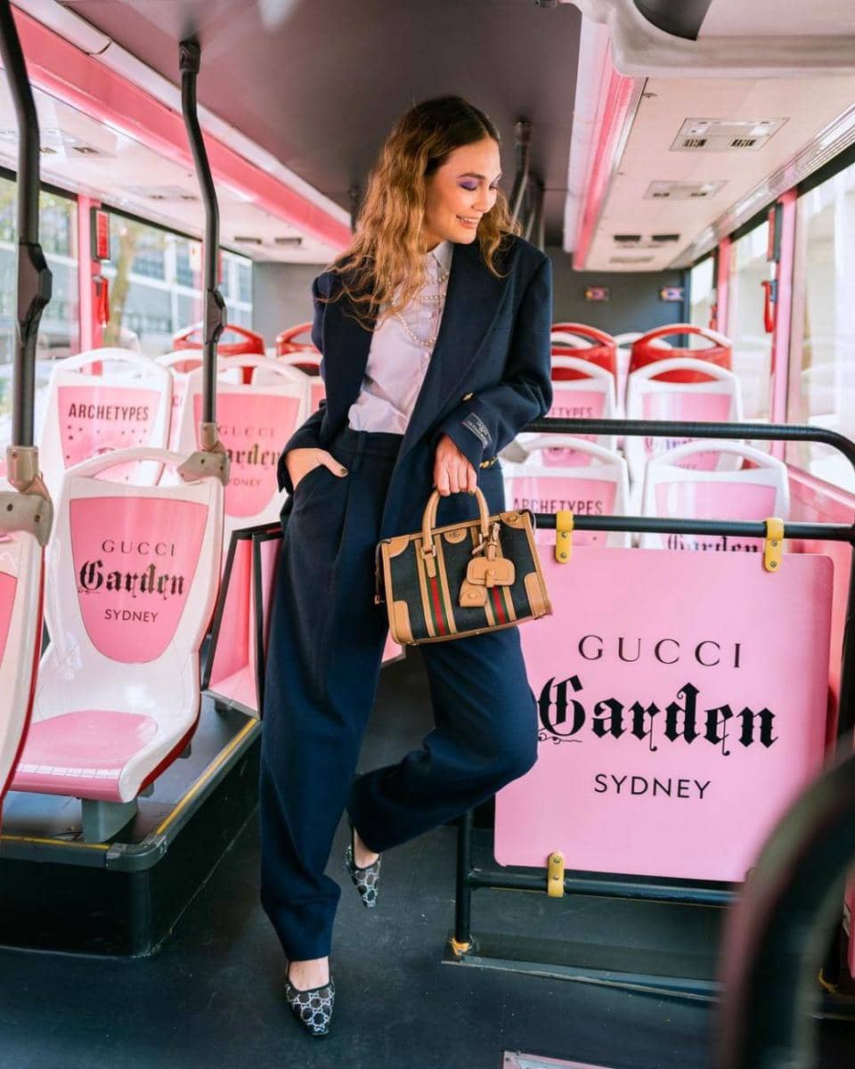 Luna Maya dan office looknya (instagram.com/lunamaya)