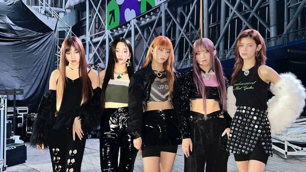 10 Inspirasi Padu Padan Outfit Warna Hitam ala Member NewJeans