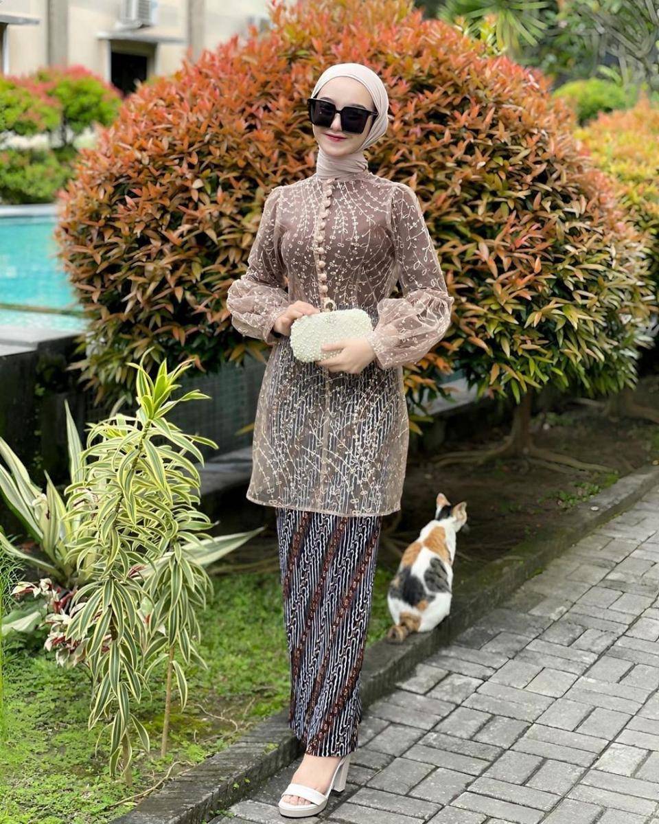 Kebaya hijab. (instagram.com/wendaamaliia)