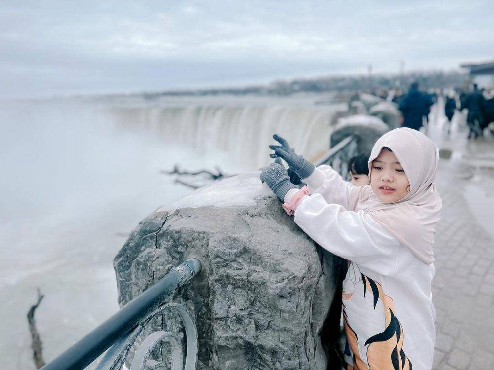 potret putri pertama Oki Setiana Dewi (instagram.com/okisetianadewi)
