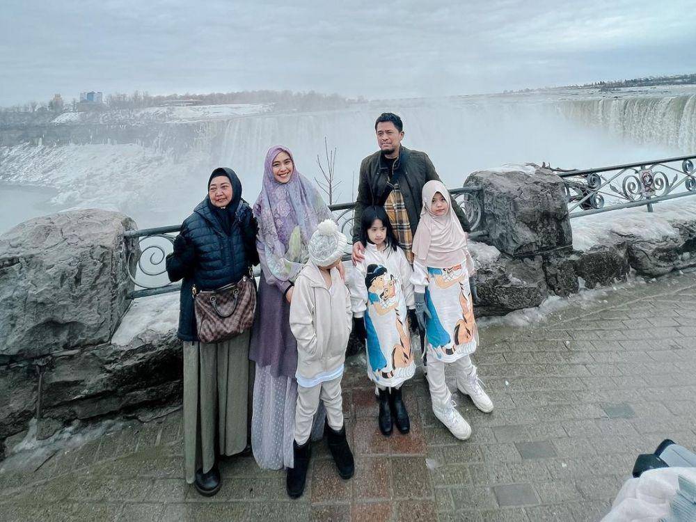 potret keluarga Oki Setiana Dewi (instagram.com/okisetianadewi)