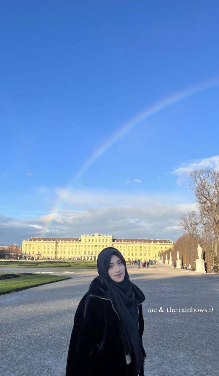Shirin Al Athrus liburan keliling benua Eropa (instagram.com/shireeenz)