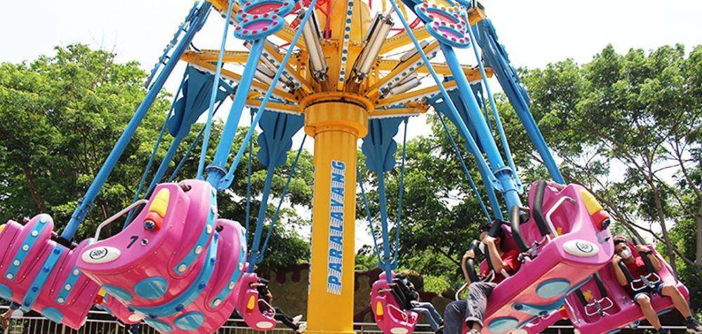 Wahana Paralayang di Dufan