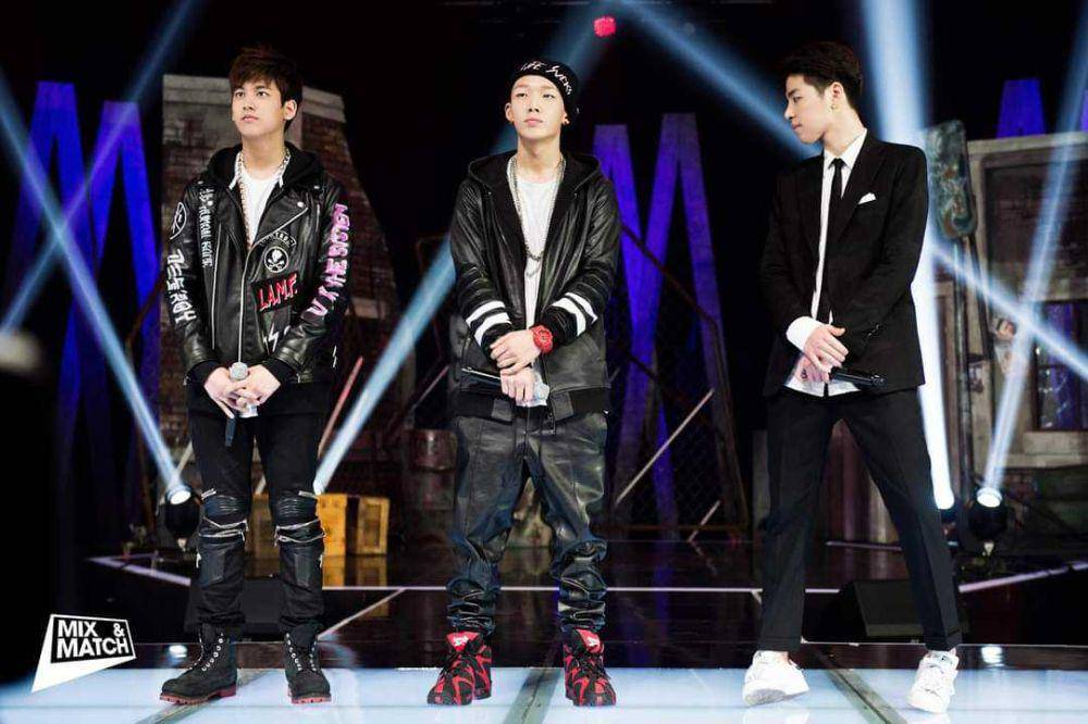 Chan, Bobby, dan June iKON (facebook.com/OfficialYGiKON)