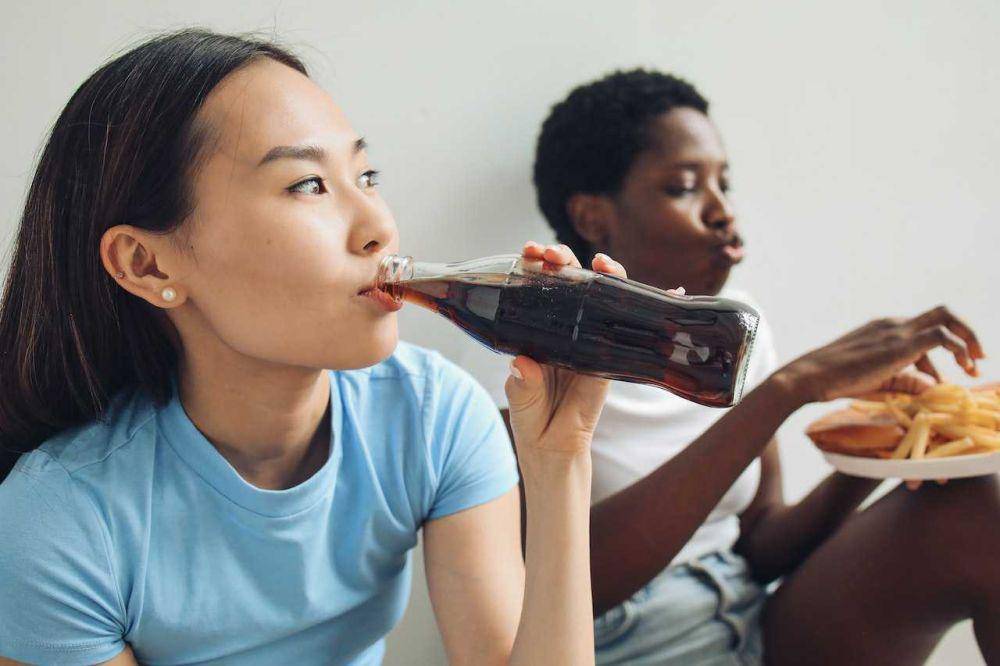 ilustrasi bersama teman (pexels.com/Polina Tankilevitch)