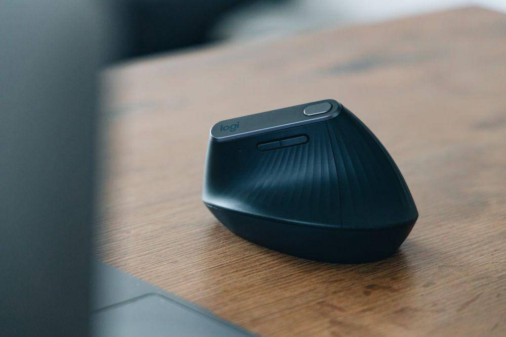 ilustrasi mouse vertikal (unsplash.com/Howard Bouchevereau)