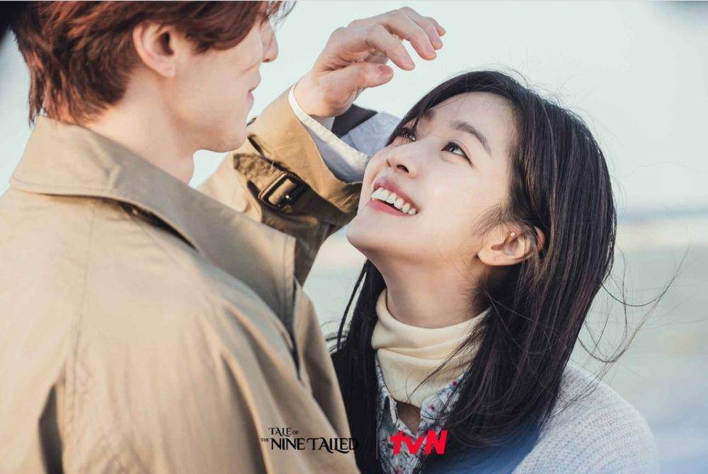 Illustrasi pasangan saling berpelukan (Instagram.com/tvn.asia)