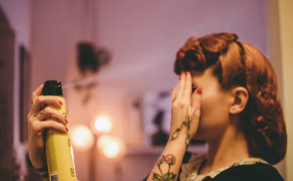 ilustrasi hair spray (unsplash.com/Tuva Mathilde Løland)