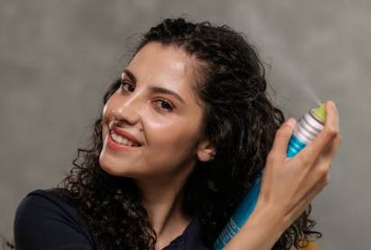 ilustrasi dry shampoo (pexels.com/Alena Darmel)