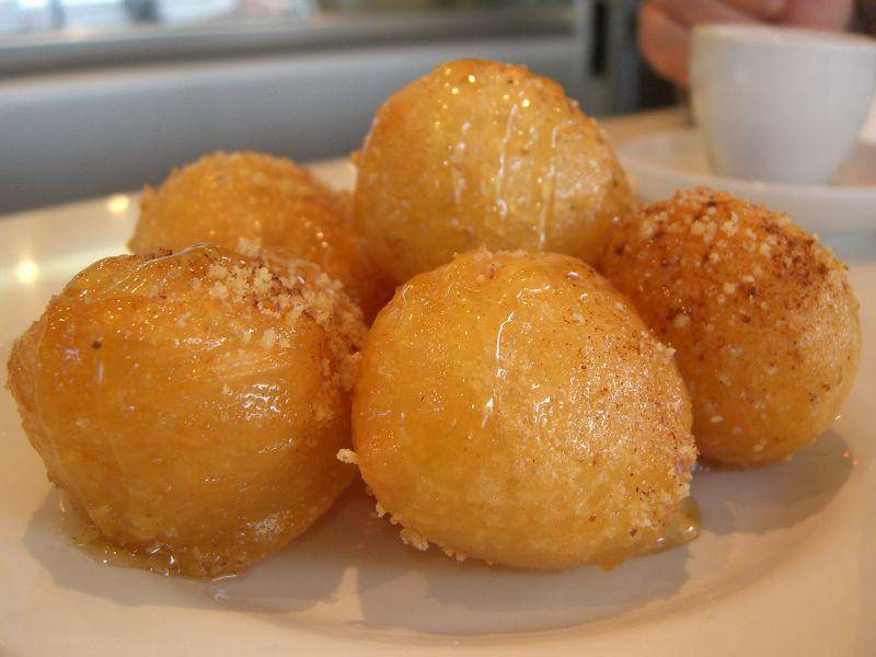 loukoumades (commons.wikimedia.org/avlxyz)