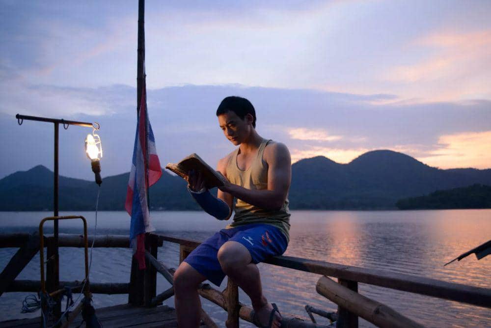 Song membaca buku diary (dok. IMDb/The Teacher's Diary)