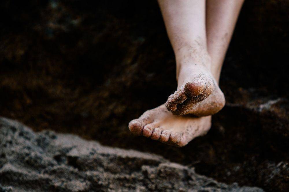 ilustrasi penyebab bau kaki (pexels.com/Isaac Taylor)