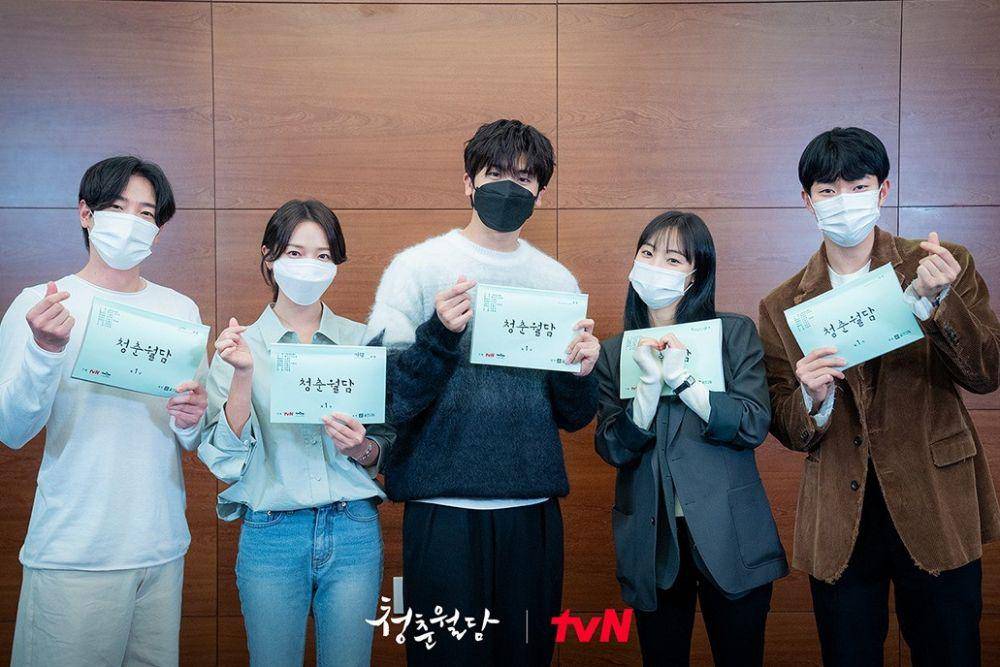 para pemain ketika pembacaan naskah drama Our Blooming Youth (instagram.com/tvn_drama)